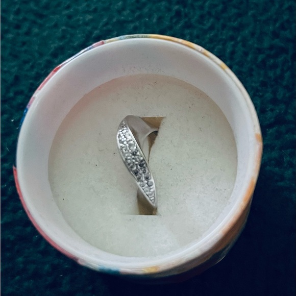 14k White Gold Wave Diamond Pinky Ring. Size 4. - Picture 2 of 6